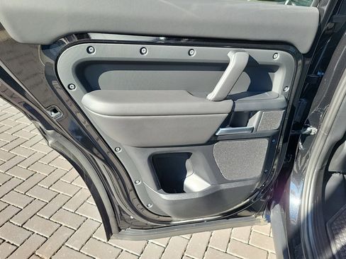 Used 2025 Land Rover Defender 110 X-Dynamic SE AWD/4WD image 14
