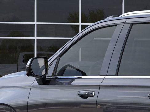 New 2026 Chevrolet Suburban Premier image 38