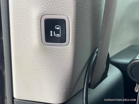 Used 2021 Chrysler Pacifica Touring-L image 30