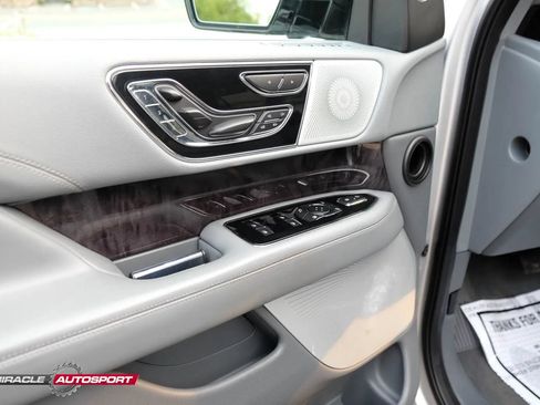 Used 2018 Lincoln Navigator Reserve w/ Technology Package AWD/4WD image 16