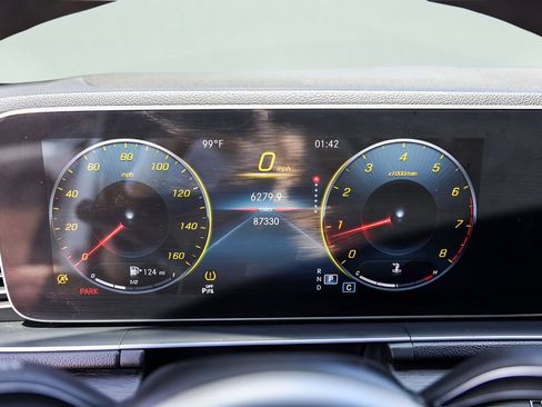 Used 2021 Mercedes-Benz GLE 350 4MATIC w/ AMG Line Exterior image 10