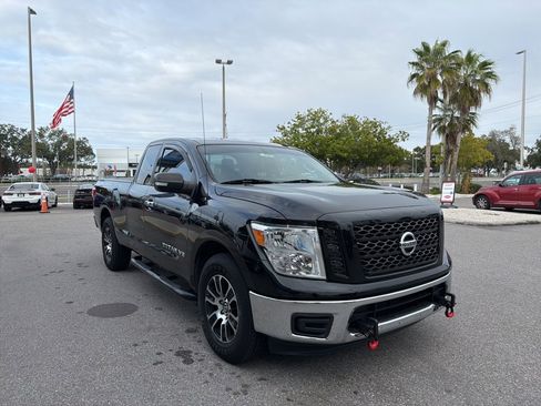 Used 2019 Nissan Titan SV image 1