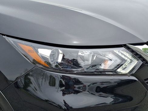 Used 2022 Nissan Rogue Sport S FWD image 9