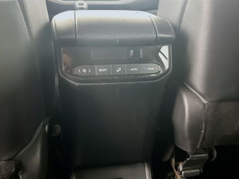 Used 2022 Toyota Highlander XLE FWD image 26