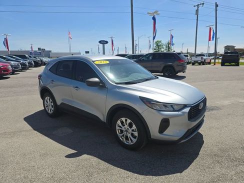 Used 2023 Ford Escape Active w/ Tech Pack #1 AWD/4WD image 3