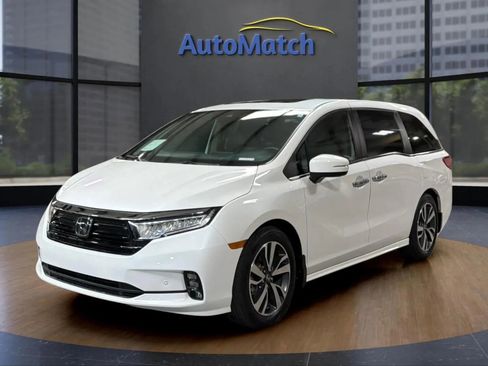 Used 2023 Honda Odyssey Touring image 3