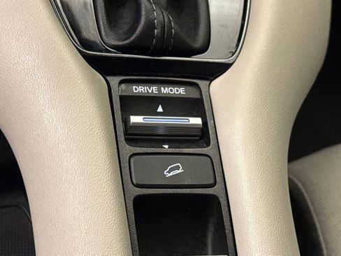 Certified 2025 Honda HR-V LX image 27