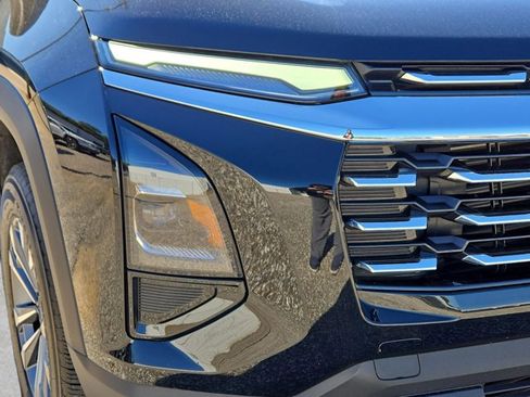 Used 2025 Chevrolet Equinox LT image 3