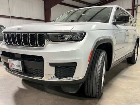 Used 2023 Jeep Grand Cherokee L Laredo image 6