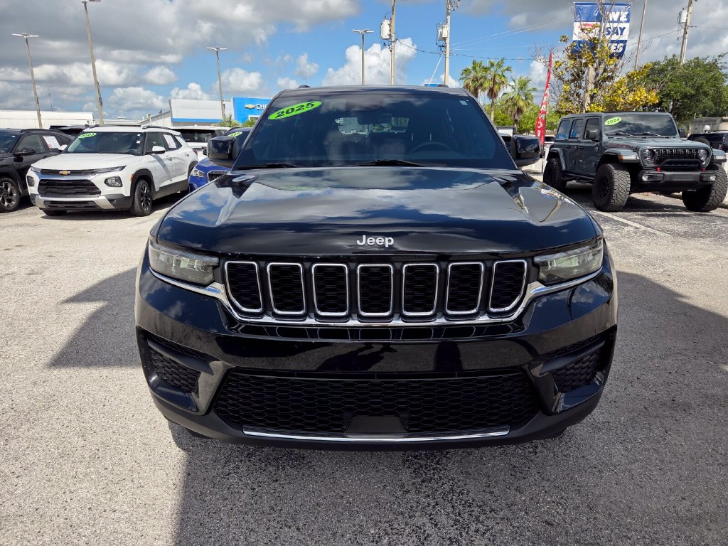 Used 2025 Jeep Grand Cherokee Laredo RWD image 18
