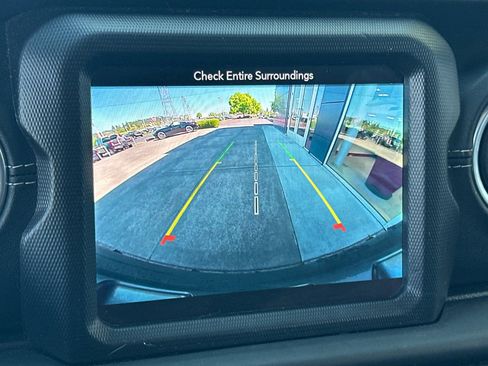 Used 2018 Jeep Wrangler Unlimited Sahara AWD/4WD image 19