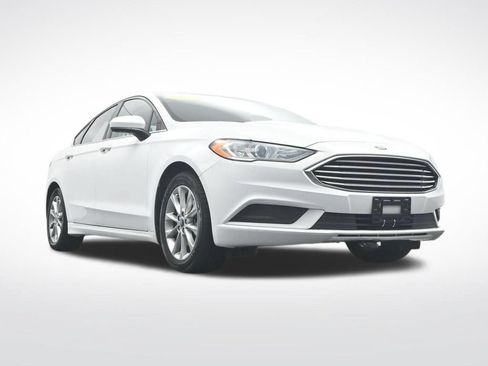 Used 2017 Ford Fusion SE w/ Fusion SE Technology Package FWD image 34