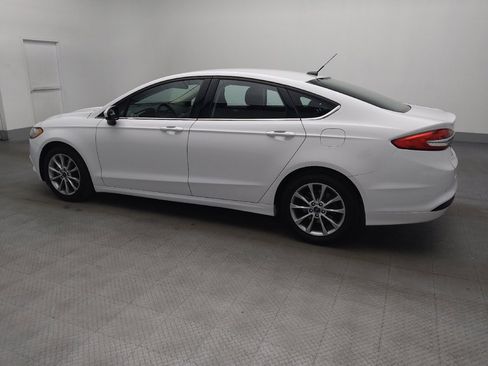 Used 2017 Ford Fusion SE w/ Fusion SE Technology Package image 3