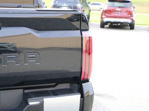 Used 2024 Toyota Tundra Limited AWD/4WD image 7