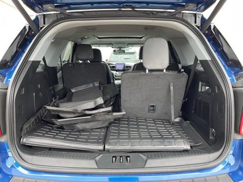 Used 2023 Ford Explorer XLT w/ Equipment Group 202A AWD/4WD image 27