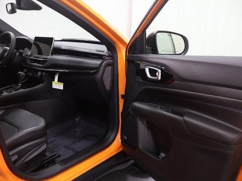 Used 2026 Jeep Compass Latitude w/ Sun and Sound Group AWD/4WD image 21