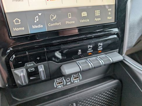 New 2026 RAM 1500 4x4 Crew Cab image 28