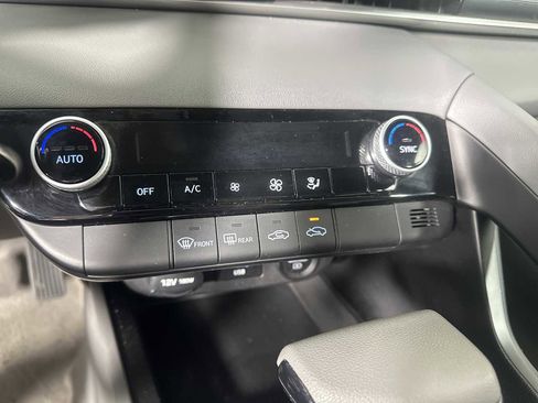 Used 2023 Hyundai Elantra SEL w/ Preferred Accessory Package image 21