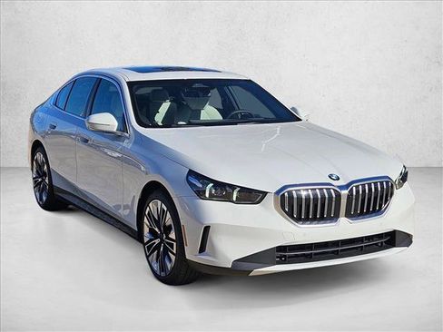 New 2026 BMW 530i w/ Premium Package image 3