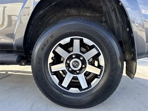 Used 2018 Toyota 4Runner TRD Off-Road image 4