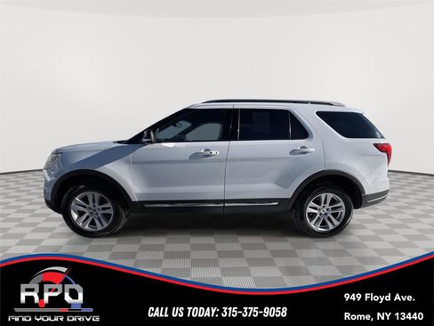 Used 2018 Ford Explorer XLT w/ XLT Technology Feature Bundle image 2