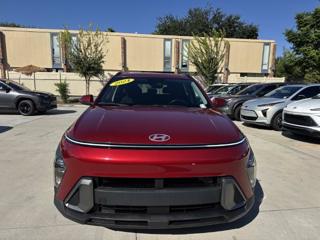 Used 2024 Hyundai Kona SEL FWD image 2