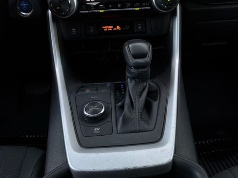 Used 2020 Toyota RAV4 XLE w/ Convenience Package AWD/4WD image 23