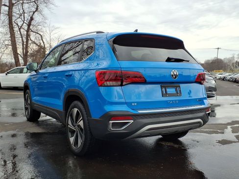 Used 2023 Volkswagen Taos SE w/ Panoramic Sunroof Package AWD/4WD image 3