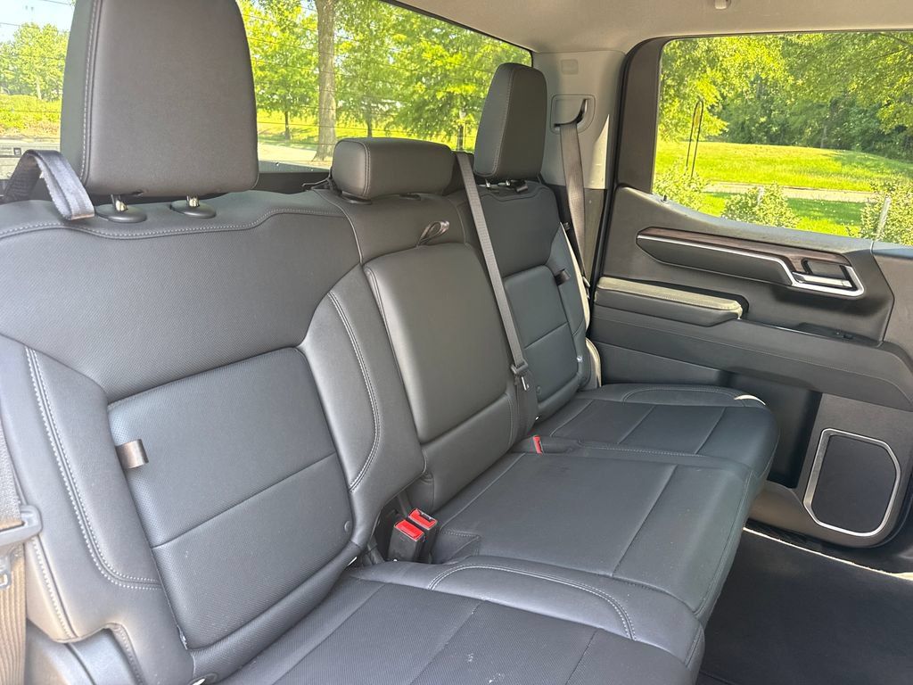 Used 2025 GMC Sierra 1500 SLT RWD image 34