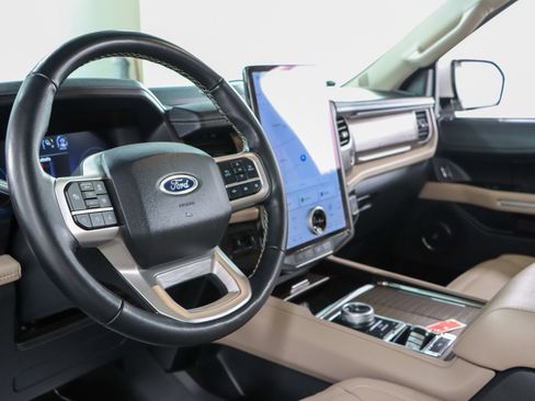 Used 2024 Ford Expedition Limited RWD image 24