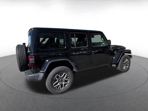Used 2025 Jeep Wrangler Unlimited Sahara AWD/4WD image 11