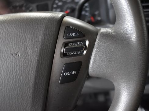 Used 2017 Nissan NV 2500 SV RWD image 11