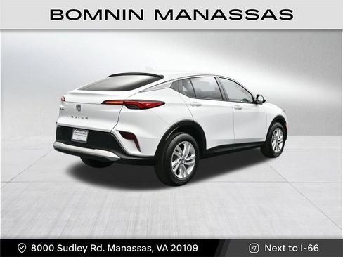 Used 2024 Buick Envista Preferred w/ Advanced Safety Package image 5