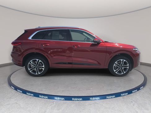 Certified 2025 Audi Q5 Premium w/ Convenience Package AWD/4WD image 4
