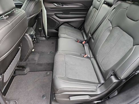 New 2025 Jeep Grand Cherokee L Laredo image 19