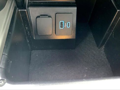 Certified 2022 Ford Explorer XLT w/ Equipment Group 202A image 34