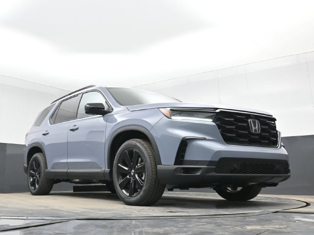 Used 2025 Honda Pilot Black Edition image 45