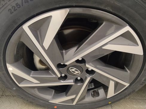 Used 2025 Hyundai Elantra Limited FWD image 31