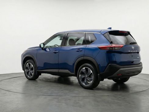 Used 2025 Nissan Rogue SV AWD/4WD image 6