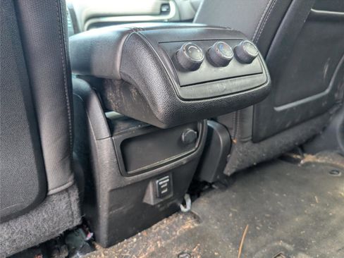 Used 2015 Chevrolet Traverse LT FWD image 26