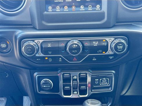 Used 2022 Jeep Gladiator Sport AWD/4WD image 15