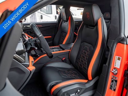 Used 2025 Lamborghini Urus SE AWD/4WD image 14
