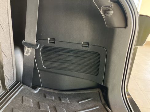 Used 2023 Toyota Highlander L image 36