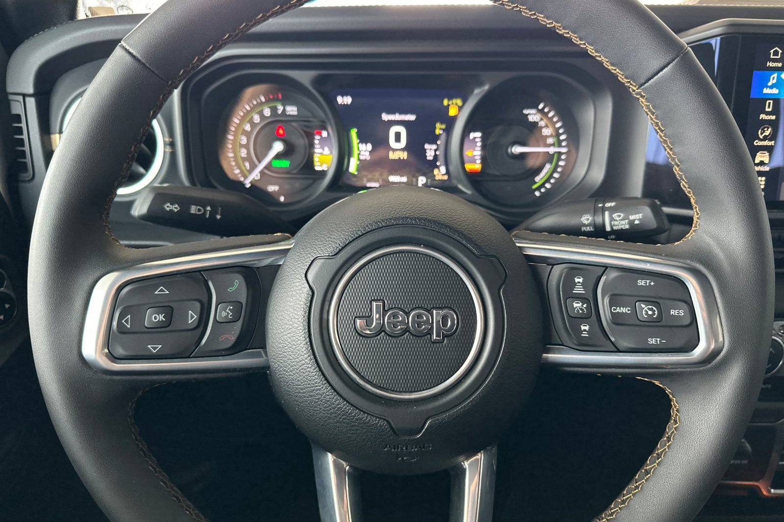 Used 2024 Jeep Wrangler Unlimited Sahara AWD/4WD image 22