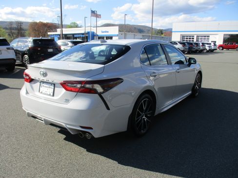 Used 2024 Toyota Camry SE w/ Cold Weather Package AWD/4WD image 5