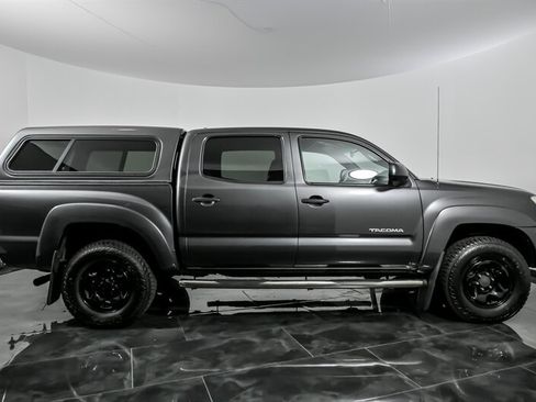 Used 2014 Toyota Tacoma 4x4 Double Cab w/ SR5 Package image 12