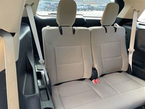 Used 2023 Ford Explorer XLT image 59