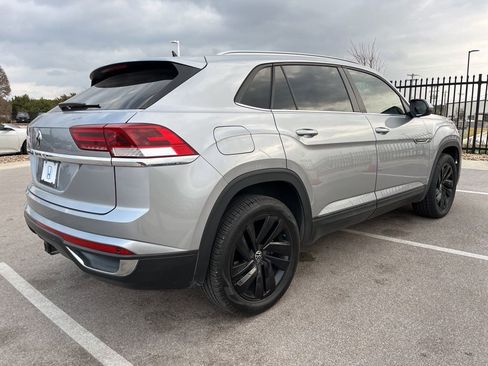 Used 2022 Volkswagen Atlas Cross Sport SE image 4