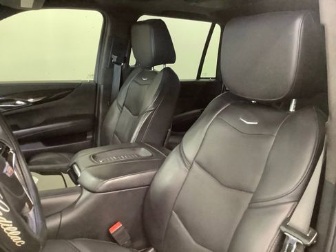 Used 2018 Cadillac Escalade Platinum AWD/4WD image 14