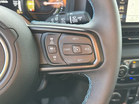 Used 2025 Jeep Wrangler Rubicon w/ Convenience Group image 27